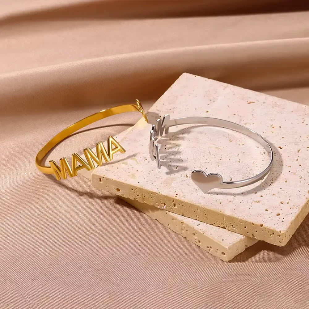 BRAZALETE ELEGANTE CON LOGO MAMÁ Y CORAZÓN