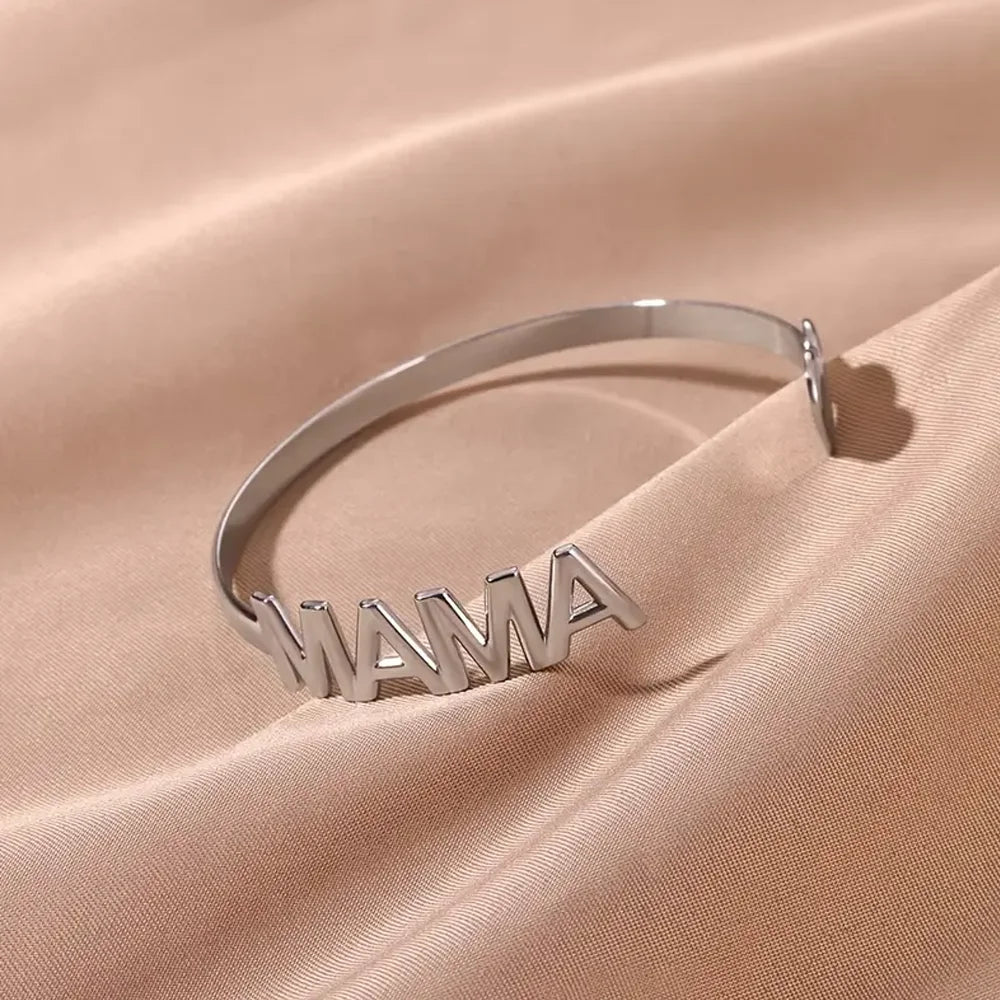 BRAZALETE ELEGANTE CON LOGO MAMÁ Y CORAZÓN