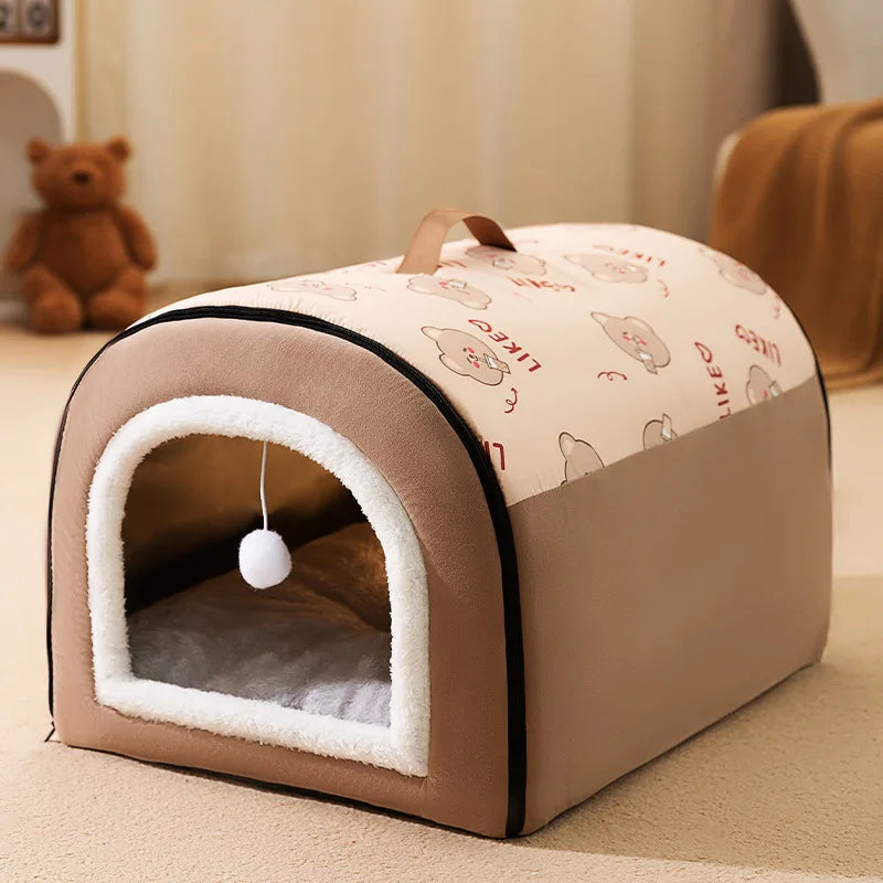 CASA PERROS Y GATOS CON BOLA PARA JUGAR