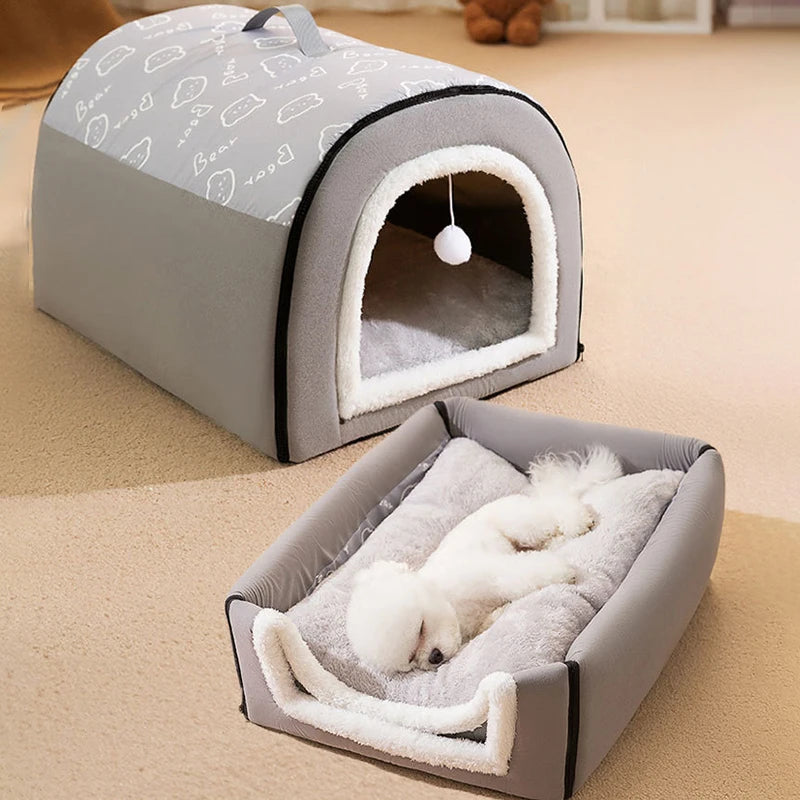 CASA PERROS Y GATOS CON BOLA PARA JUGAR