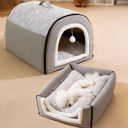 CASA PERROS Y GATOS CON BOLA PARA JUGAR