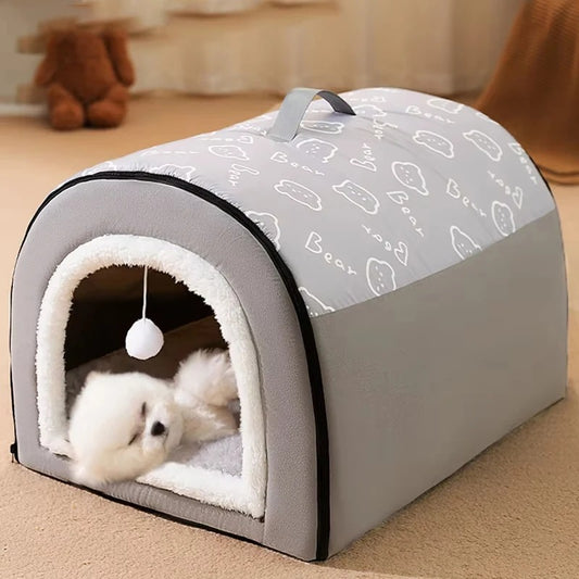CASA PERROS Y GATOS CON BOLA PARA JUGAR